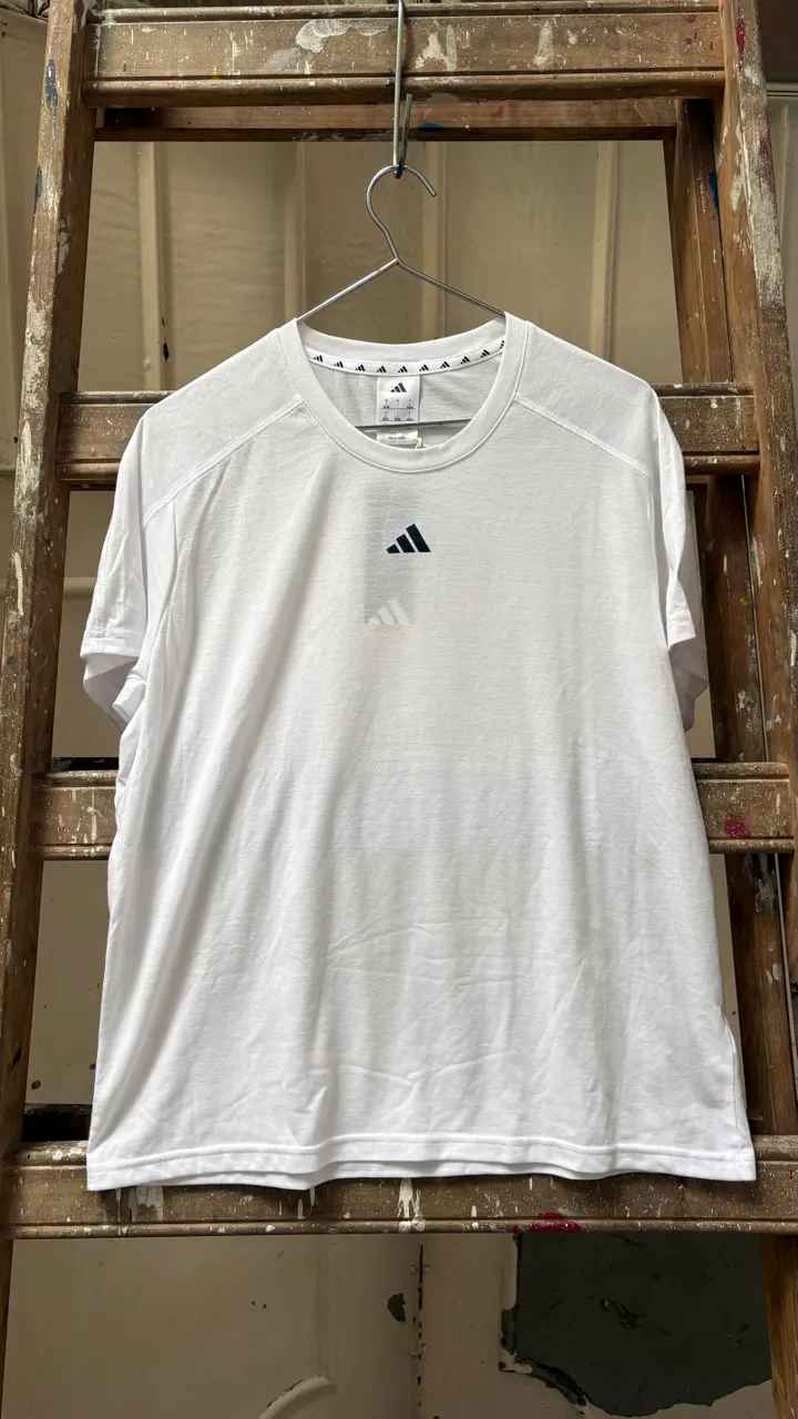 Remera adidas · Talle L