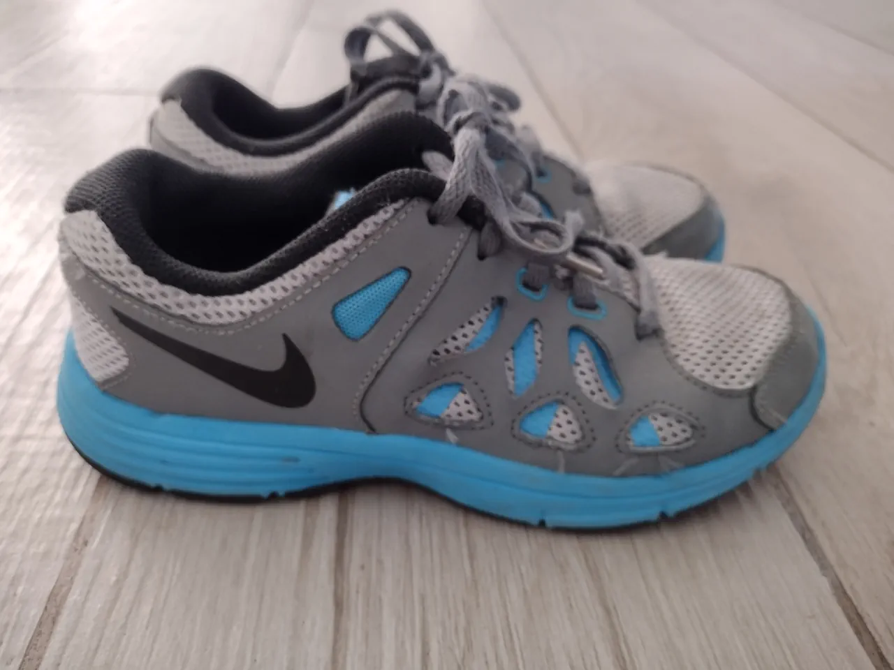 Nike · Talle AR 33