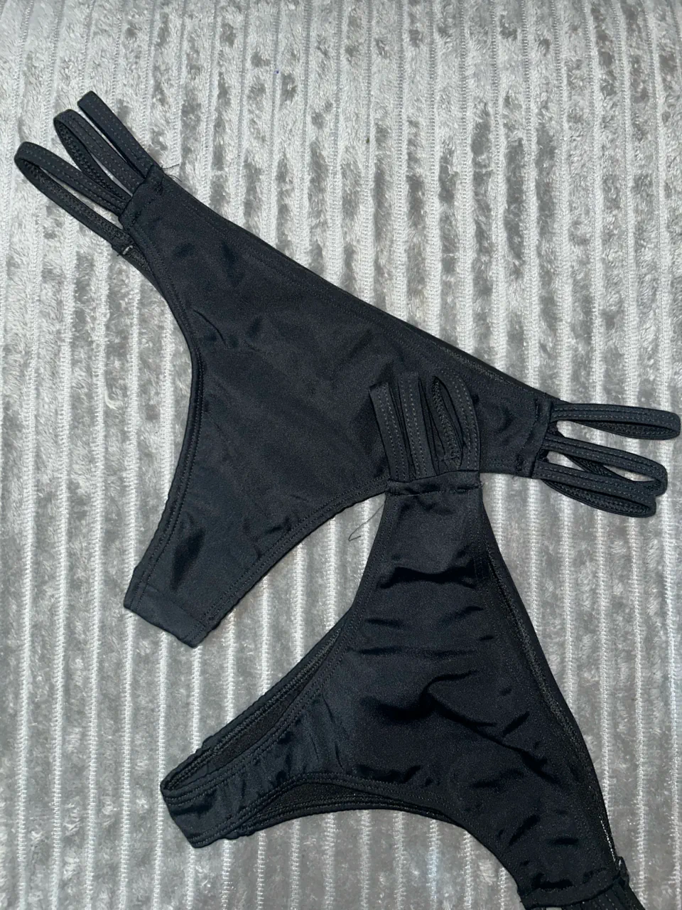Bikini Ay Not Dead - imagen 1