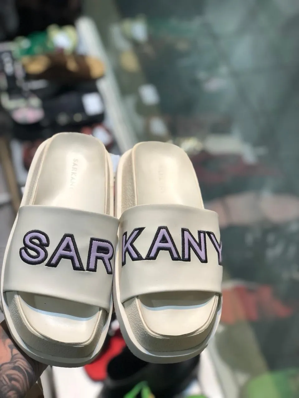 Ojotas Sarkany - imagen 1