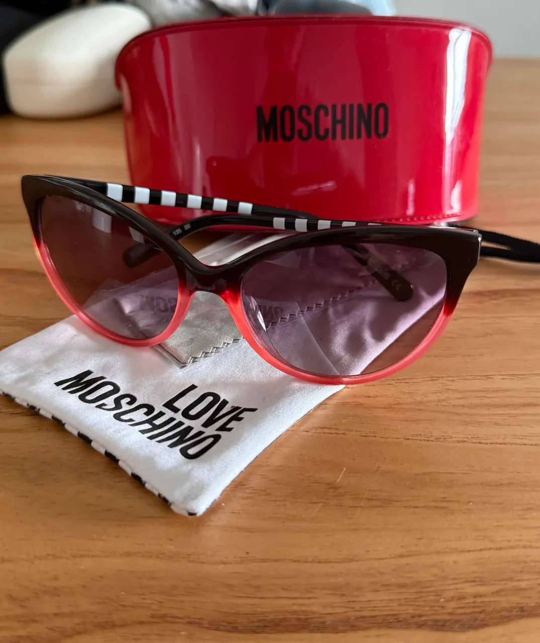 Anteojos Love Moschino