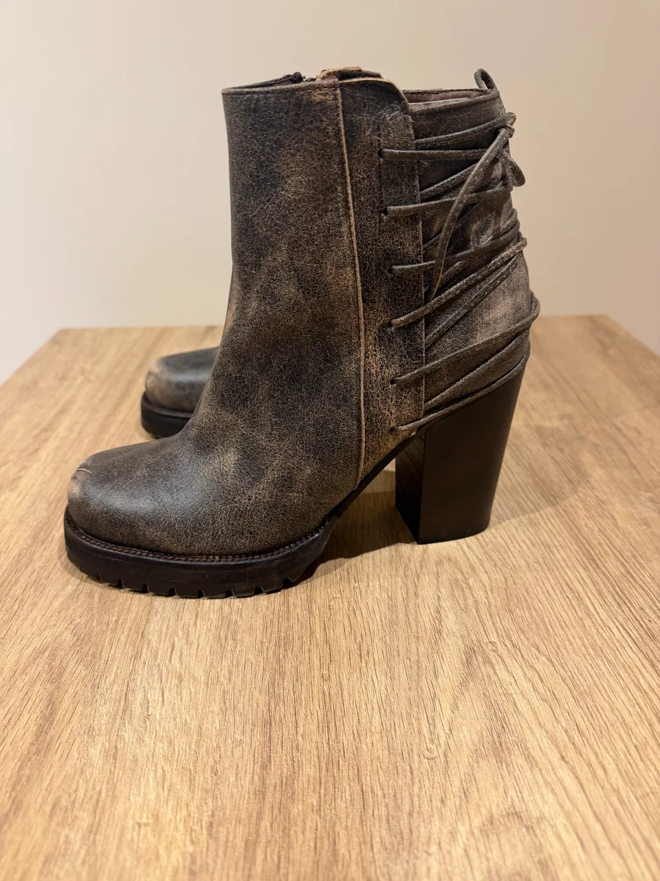 Sarkany · Talle AR 38