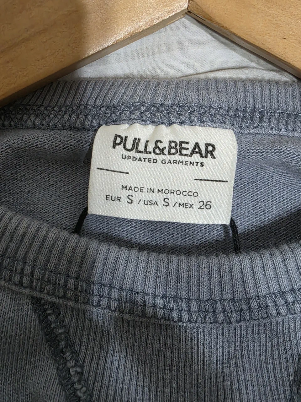 Buzo Pull & Bear · Talle M