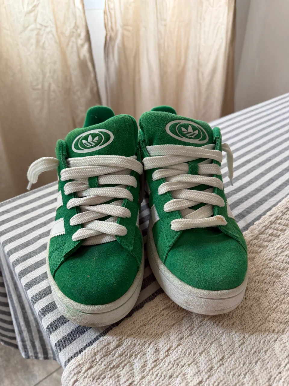 adidas · Talle AR 40