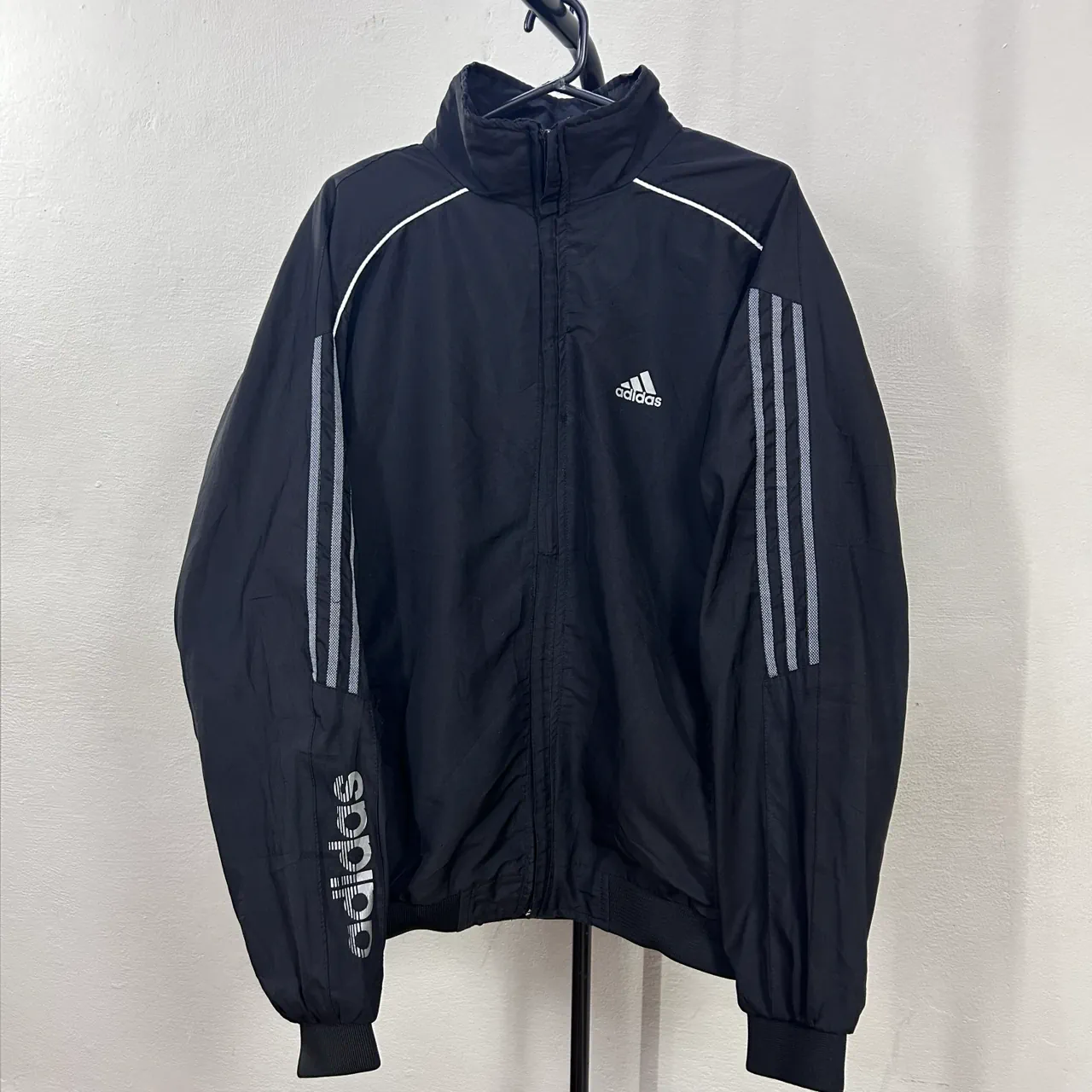 Buzo adidas · Talle M