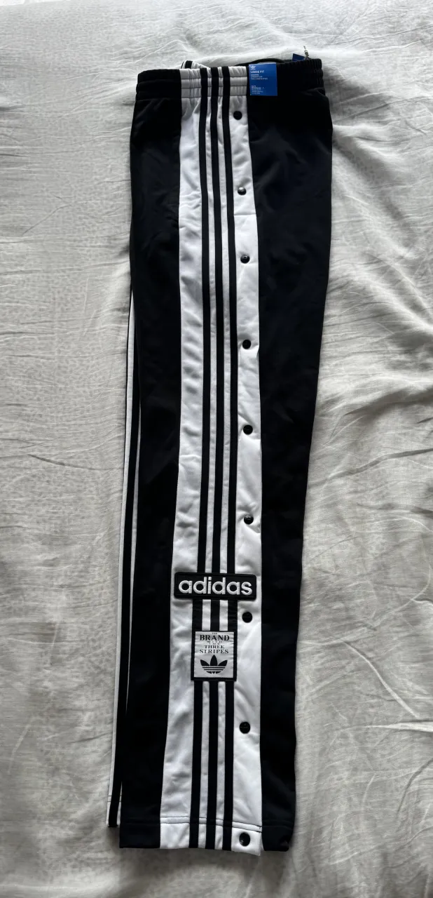 Pantalón adidas · Talle M