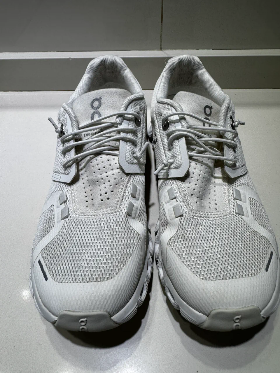 On Running · Talle EU 37