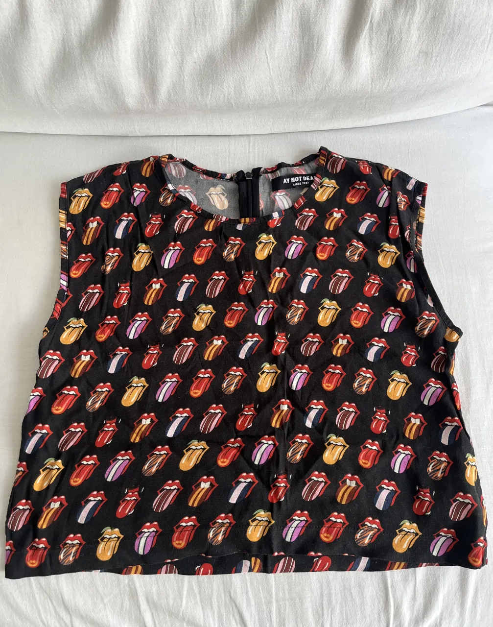 Musculosa Ay Not Dead · Talle 1