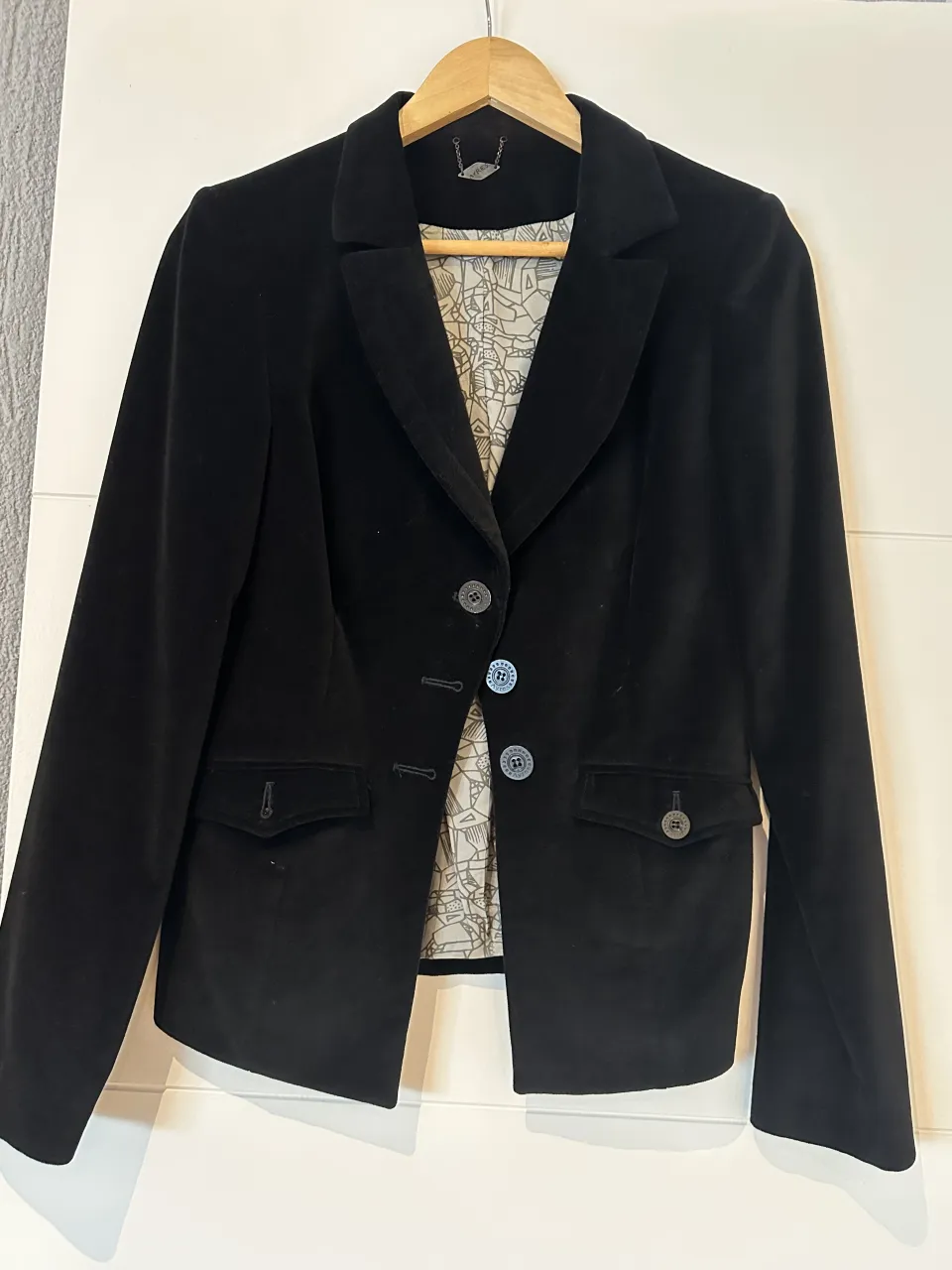Blazer Ayres - imagen 1