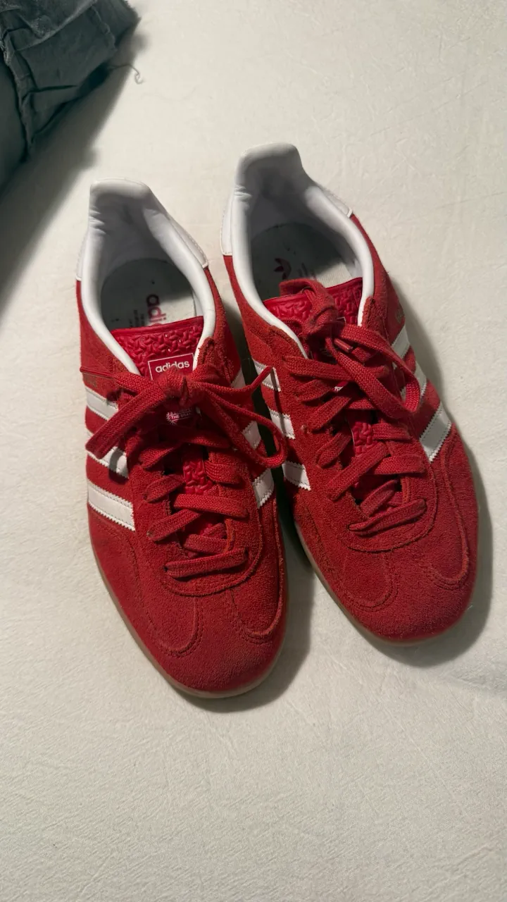 adidas · Talle AR 38