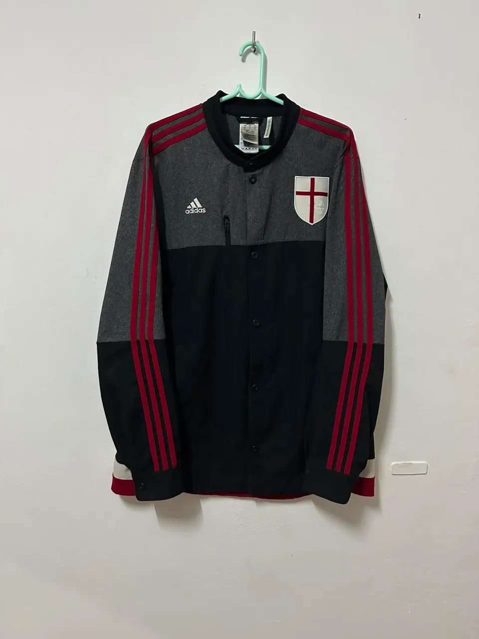 Buzo adidas · Talle L