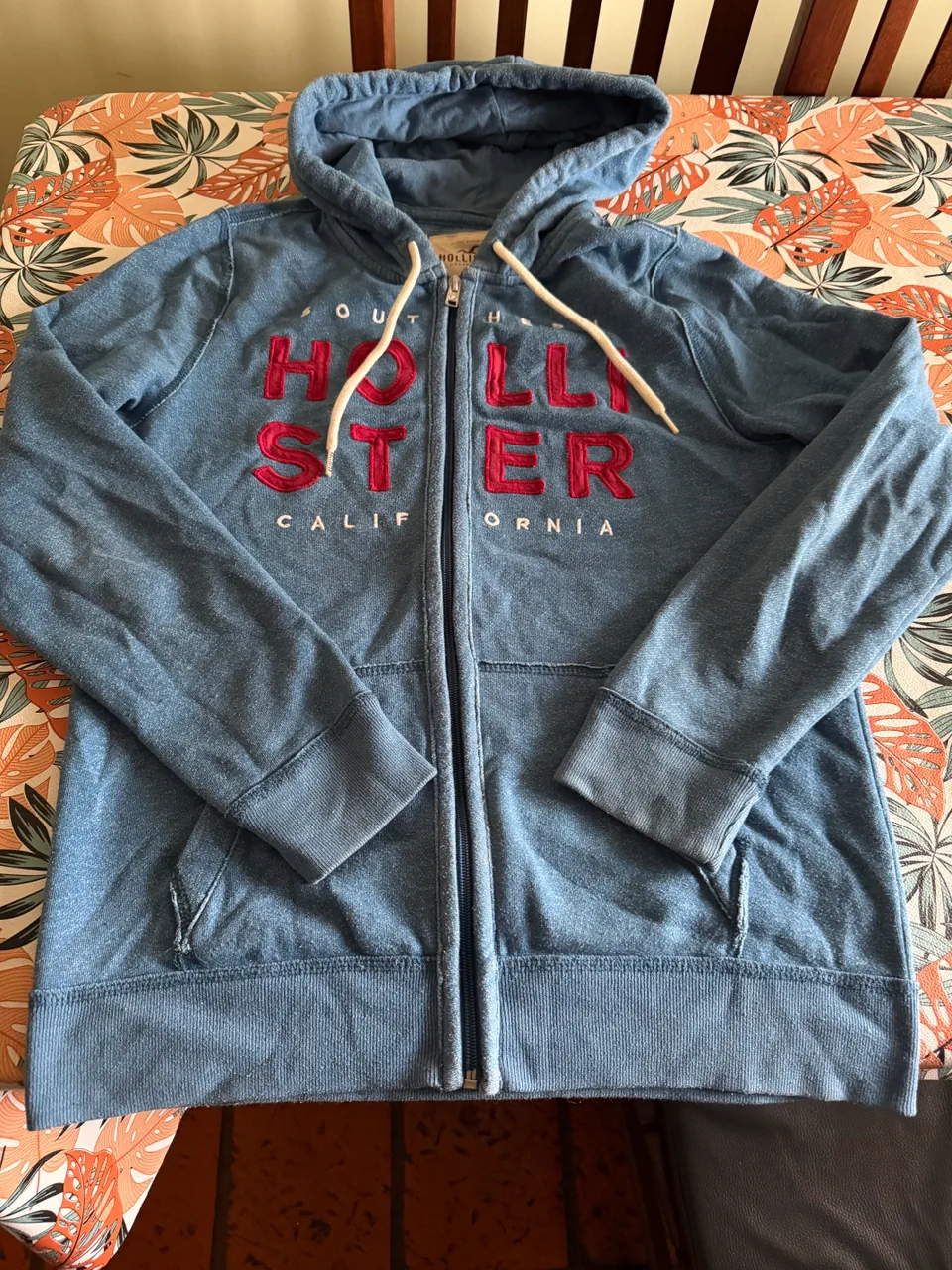 Hollister · Talle M