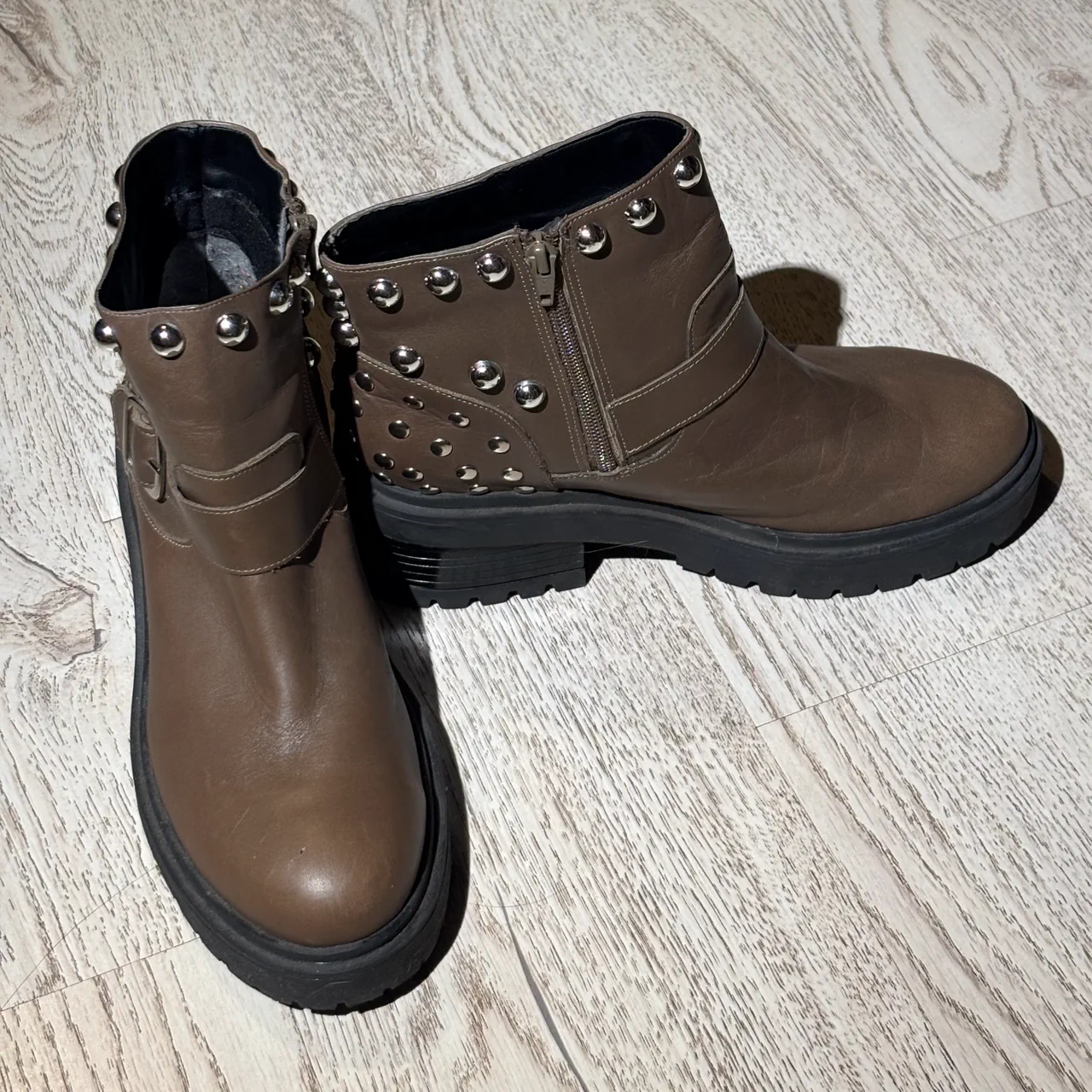 Botas - · Talle AR 39