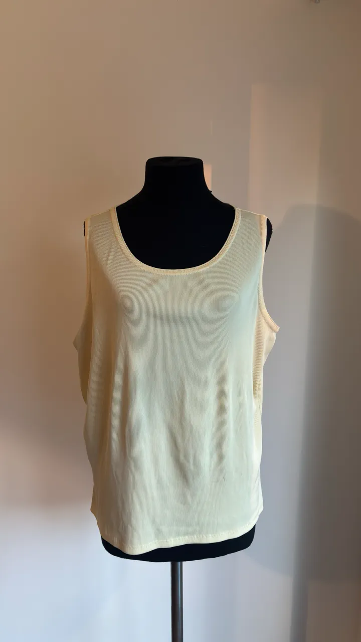 Musculosa 💛 - imagen 1