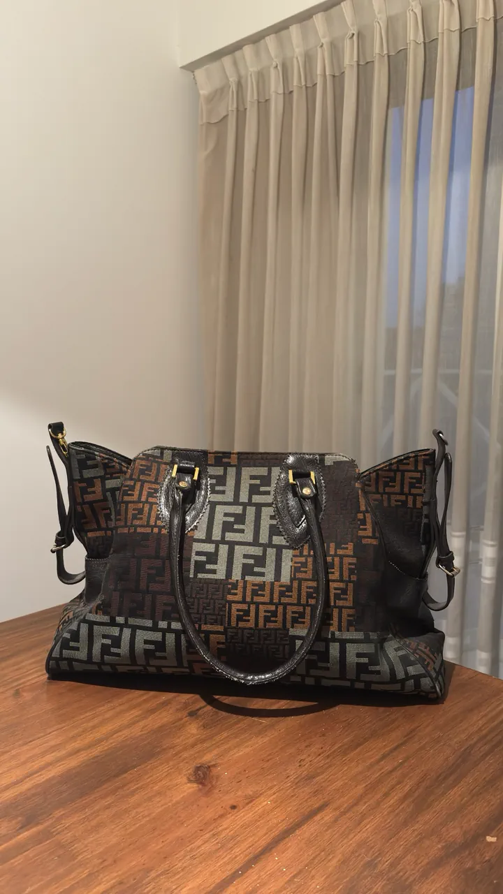 Cartera Fendi