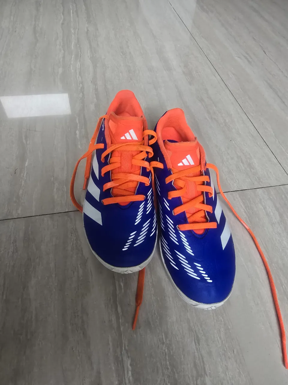 Botín de fútbol adidas · Talle AR 22