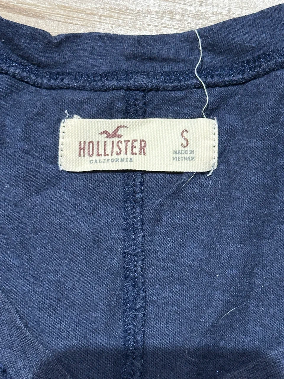 Remera Hollister · Talle S