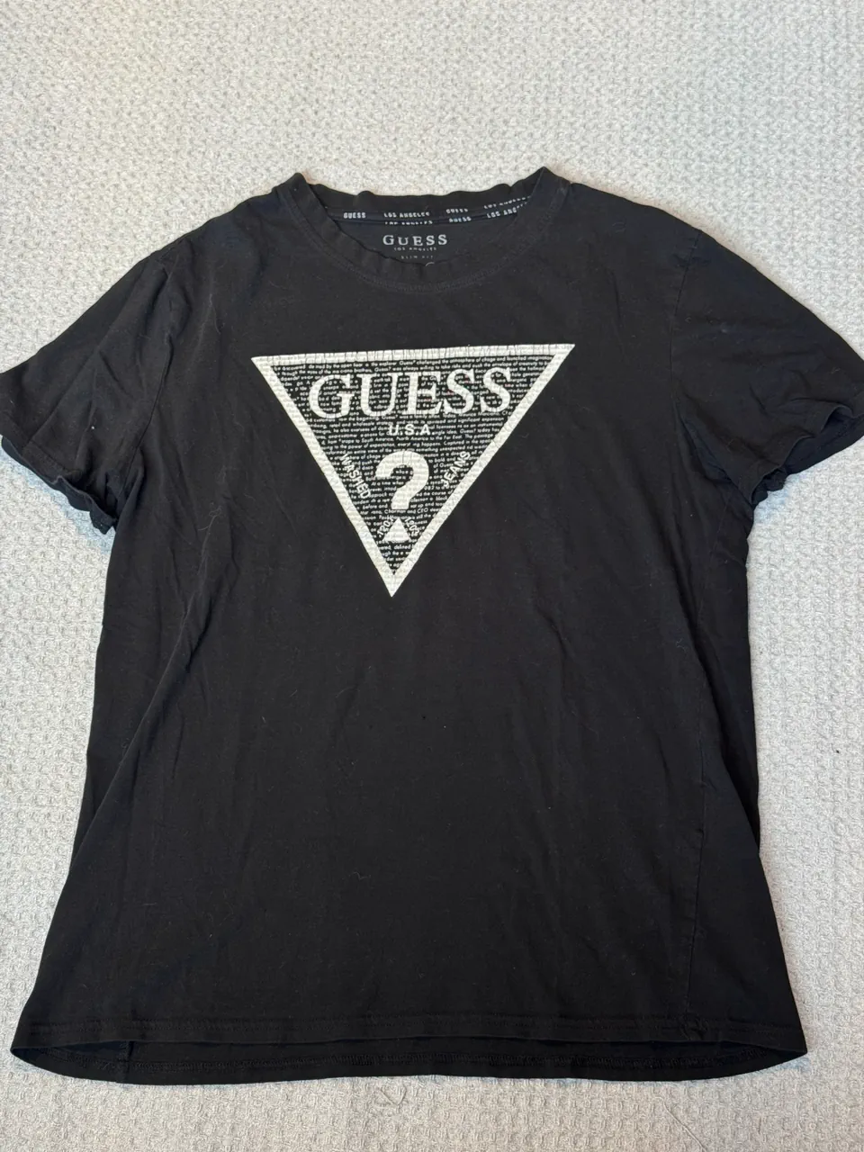 Remera GUESS · Talle XL