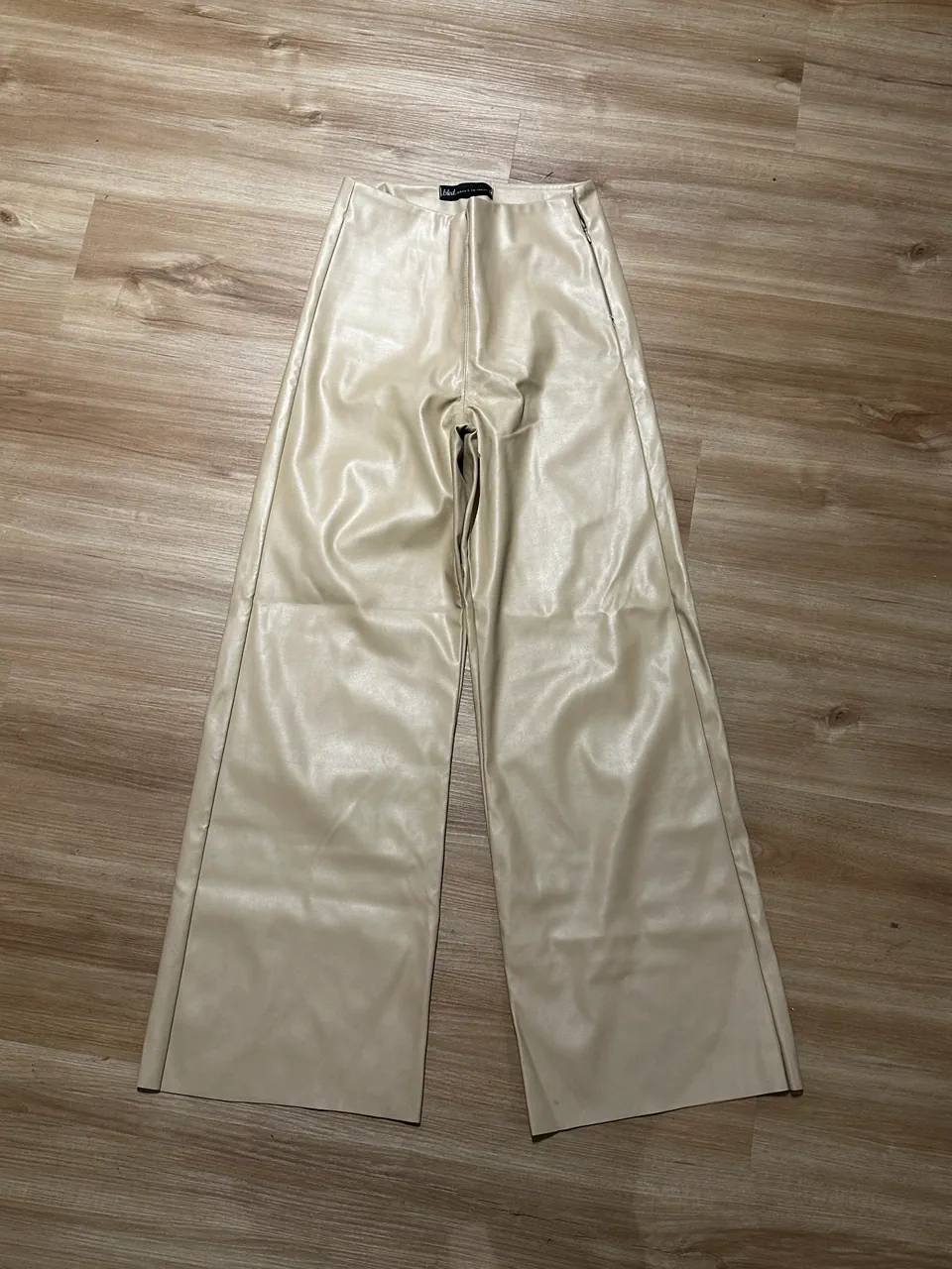 Pantalón bled. · Talle MEX/ARG 24