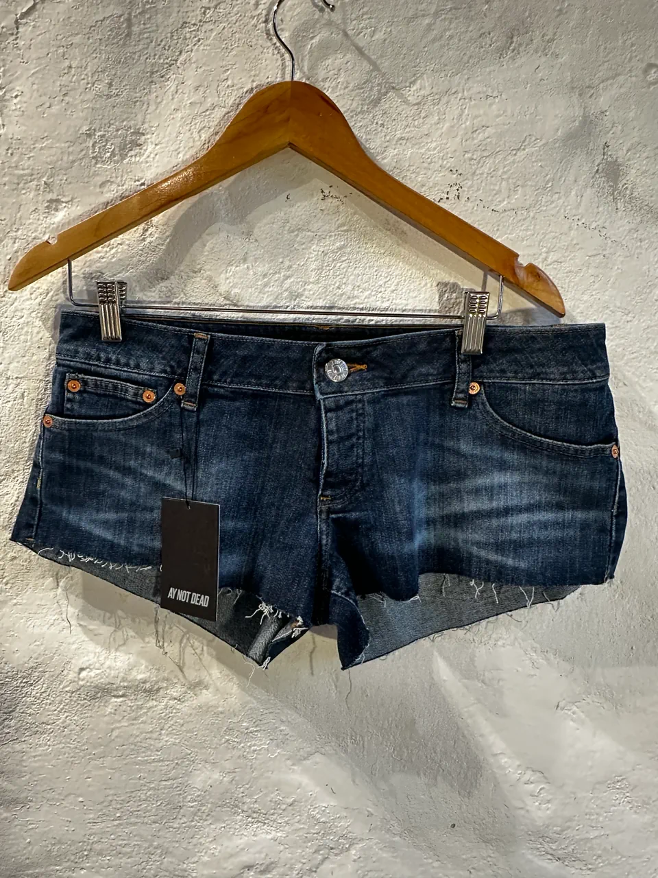 Short Ay Not Dead - imagen 1
