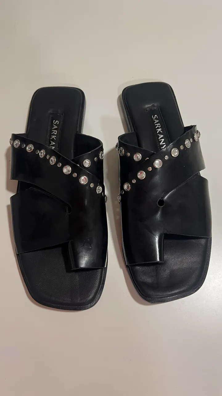 Ojotas Sarkany - imagen 1