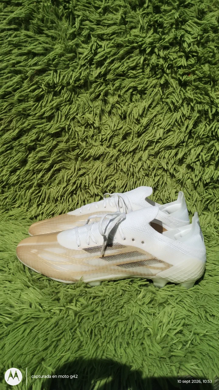 adidas · Talle AR 44