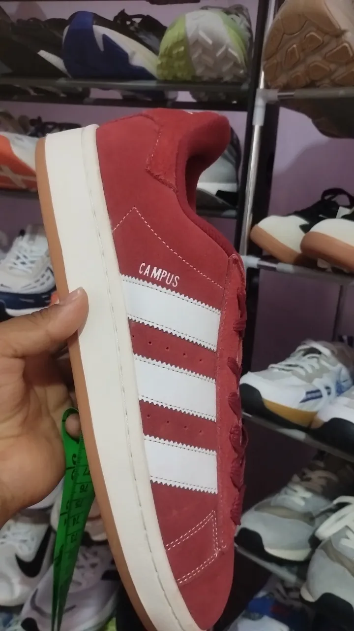 adidas · Talle AR 44
