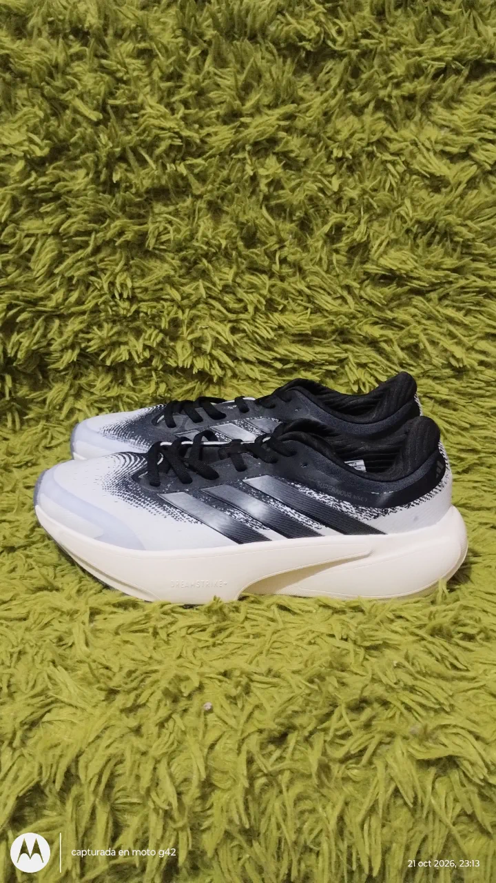 adidas · Talle AR 43