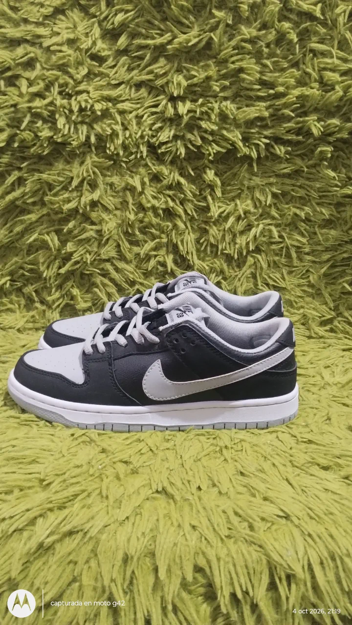 Nike · Talle AR 37