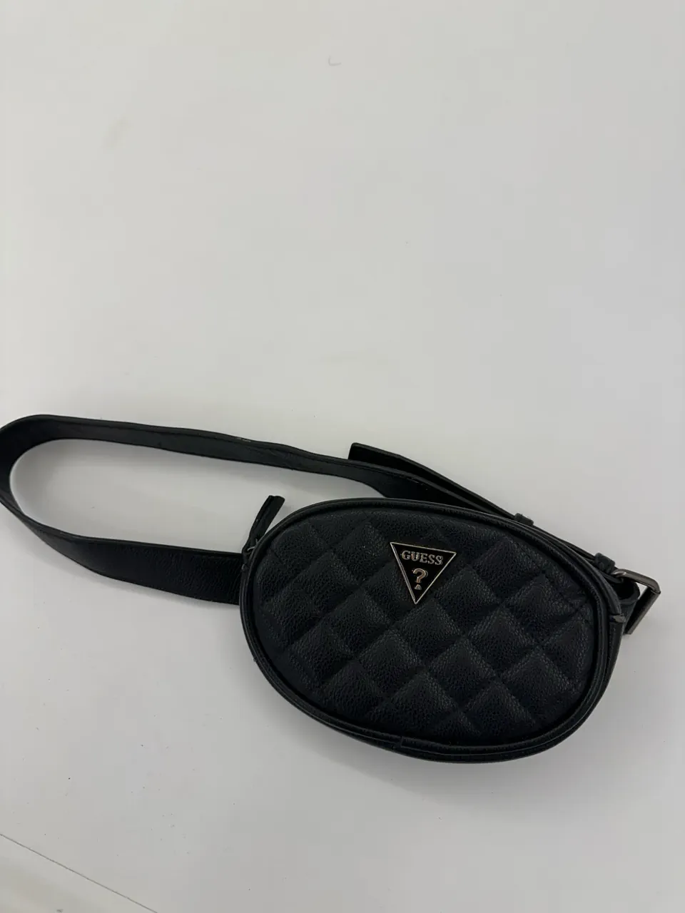 Riñonera GUESS