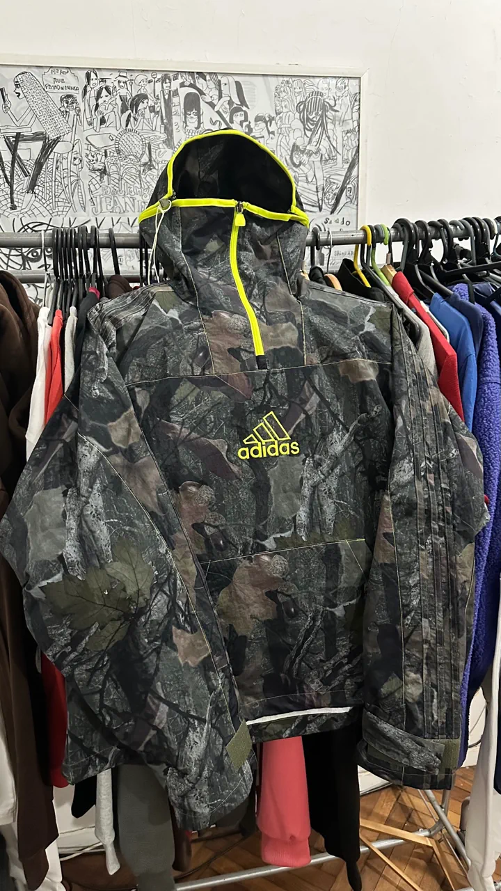 Buzo adidas · Talle M