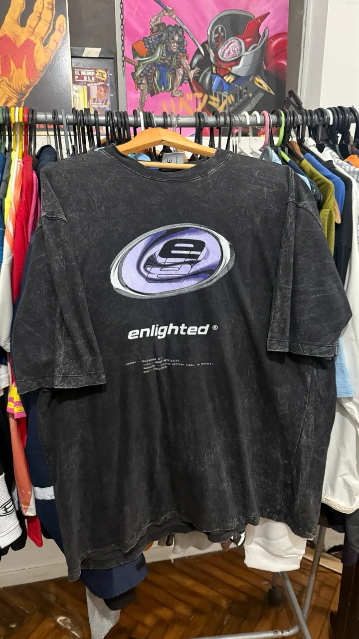 Remera Enlighted · Talle 3