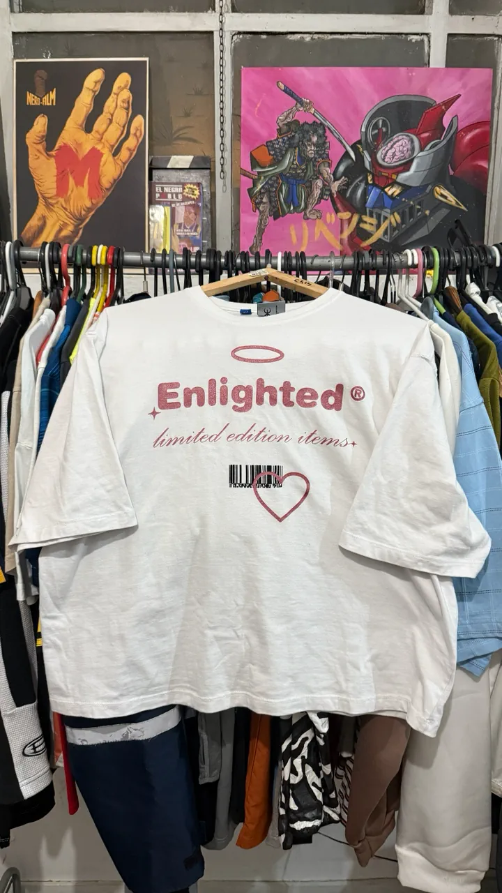 Remera Enlighted · Talle 3