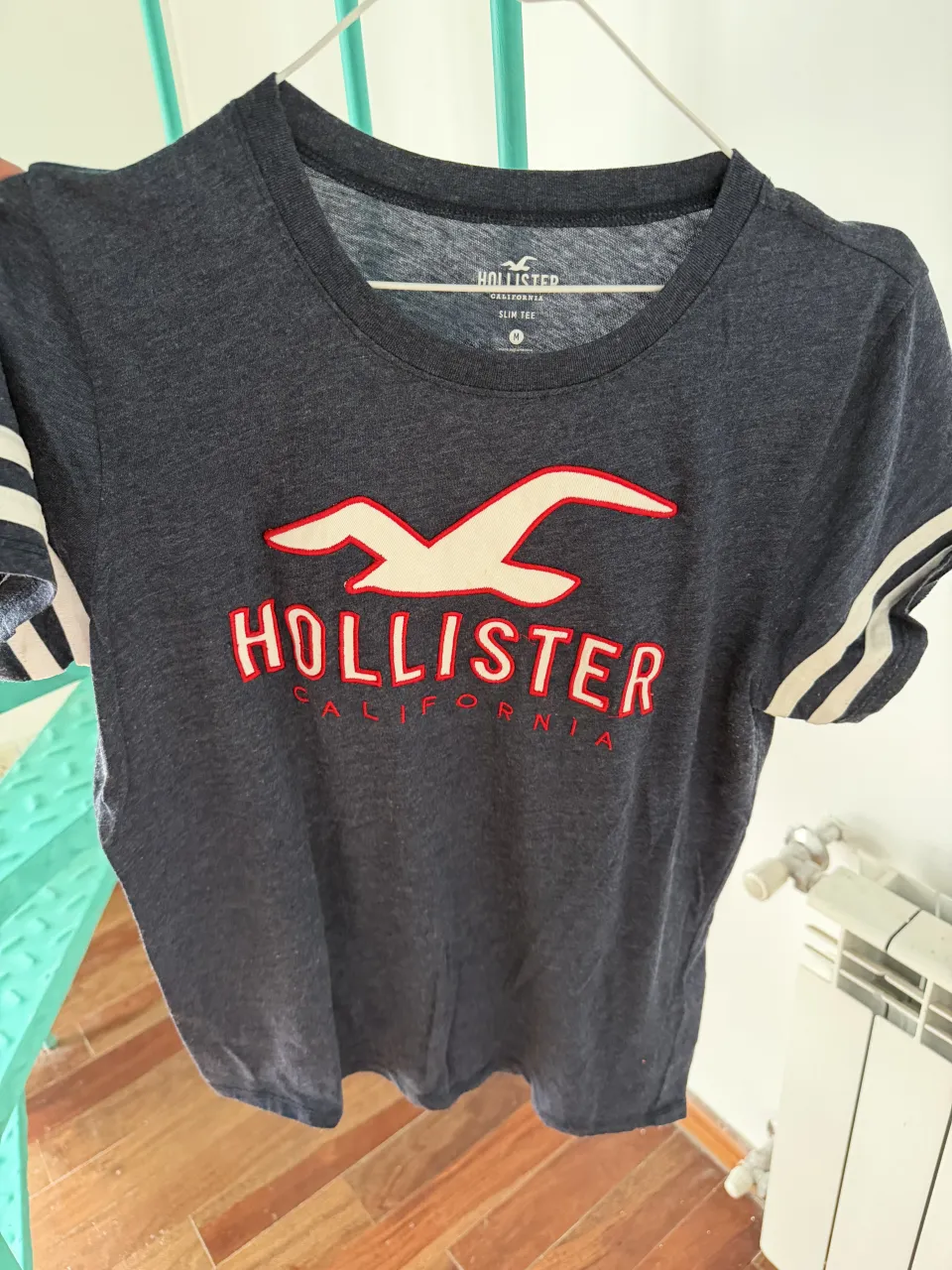 Remera Hollister · Talle M