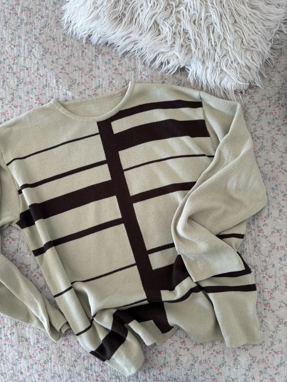 Sweater A ≠ · Talle M