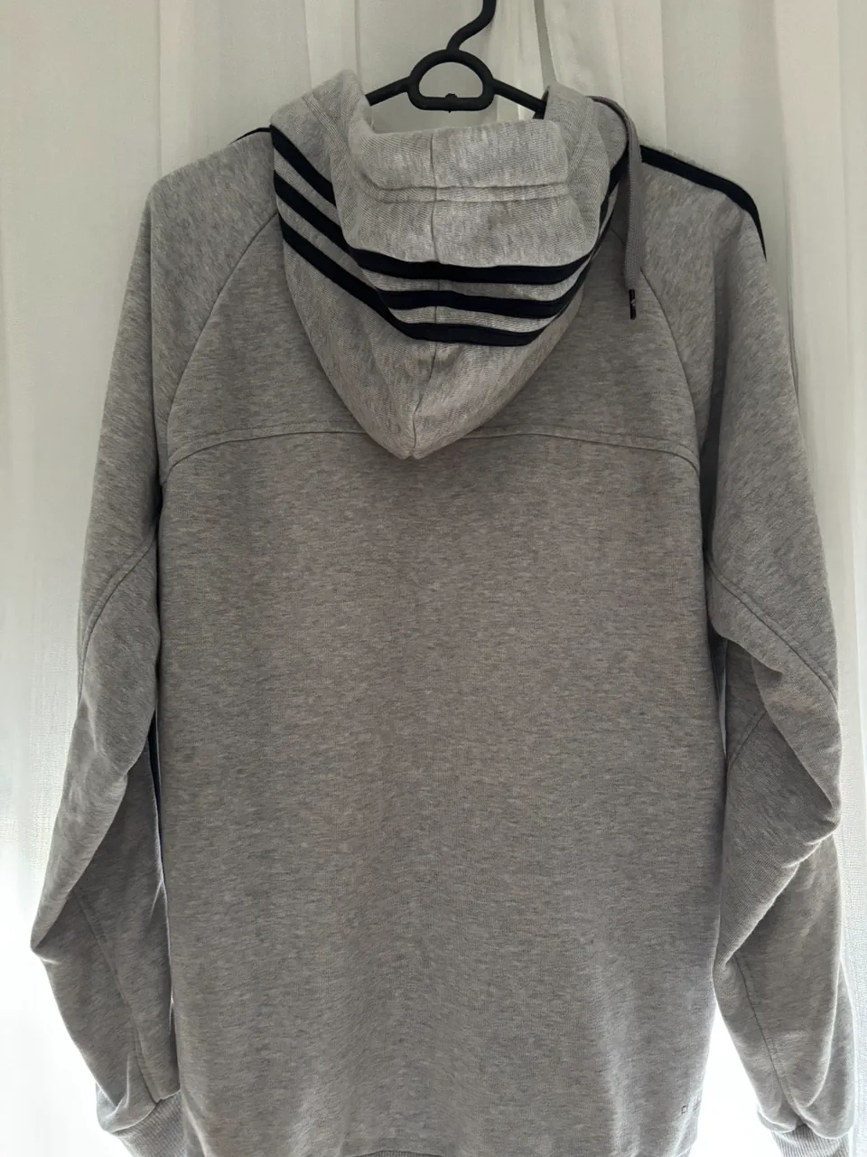 Buzo adidas · Talle S