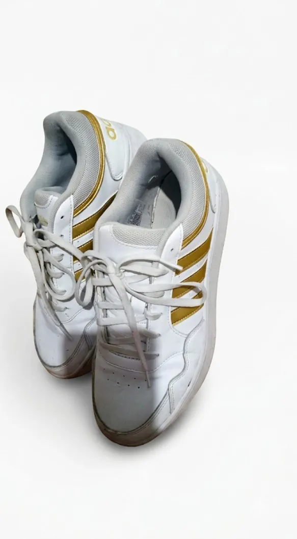 adidas · Talle AR 40