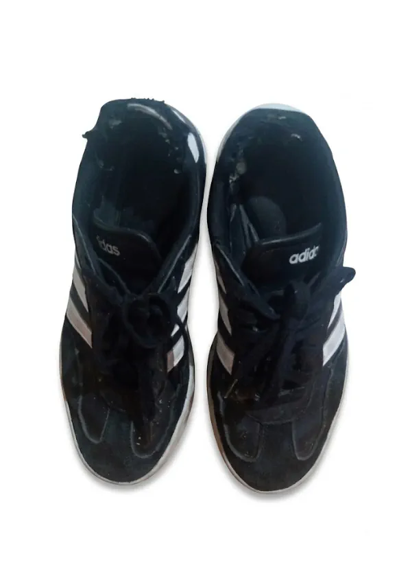 adidas · Talle AR 40