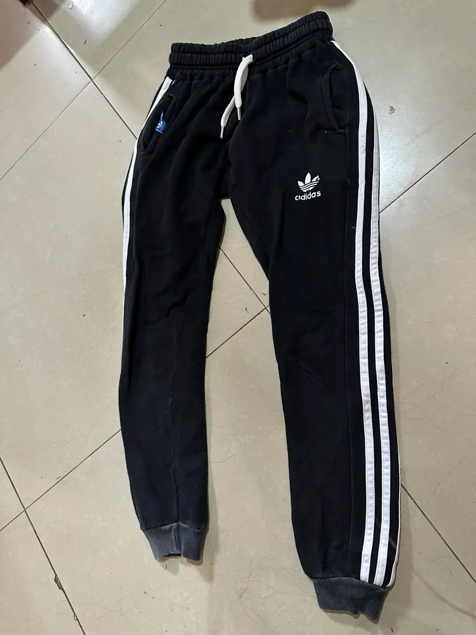Pantalón adidas - imagen 1