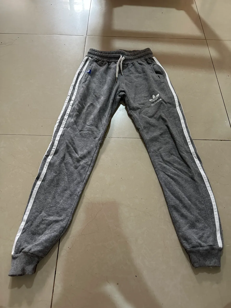 Pantalón adidas - imagen 1