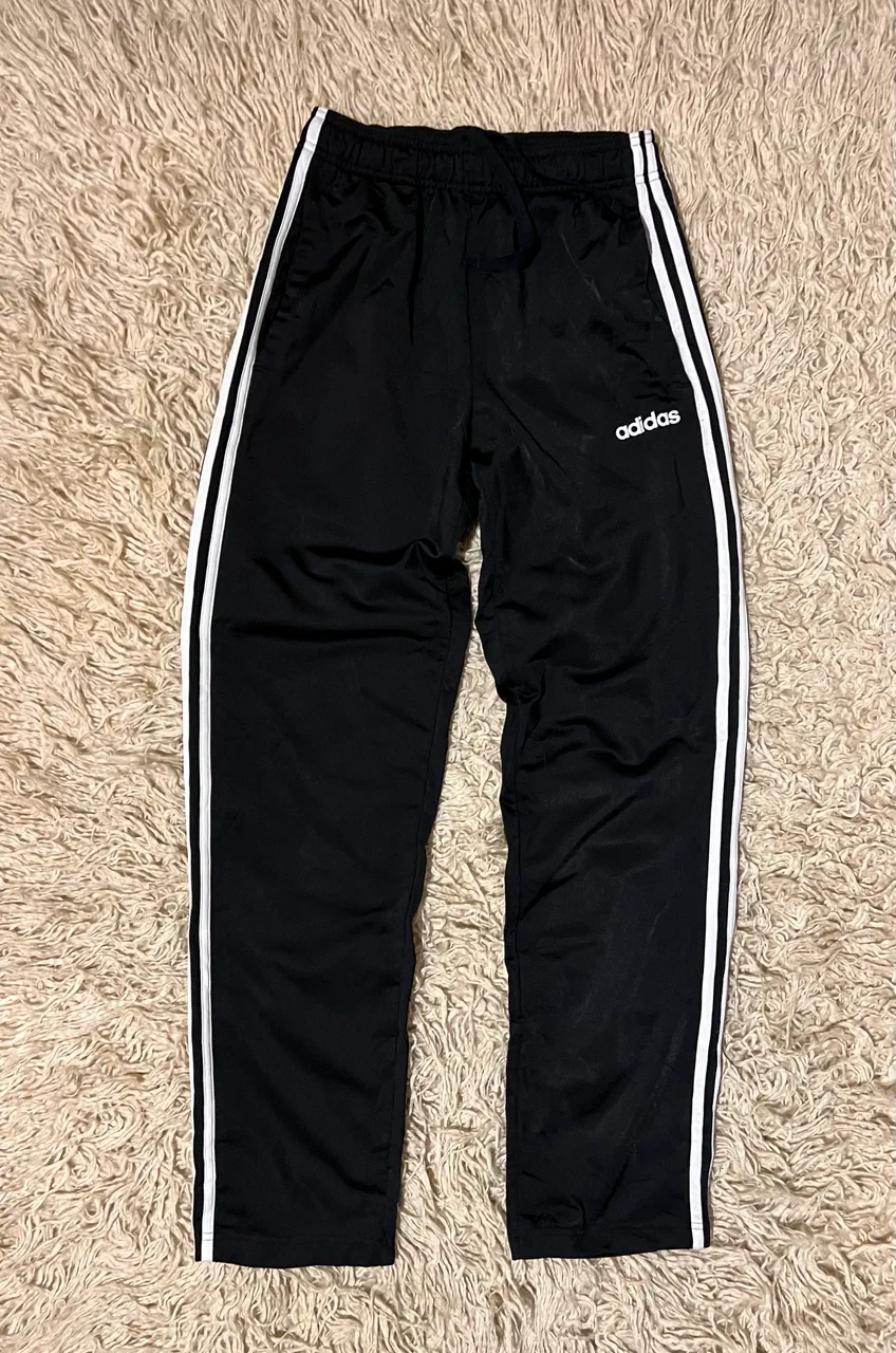 Pantalón adidas · Talle S