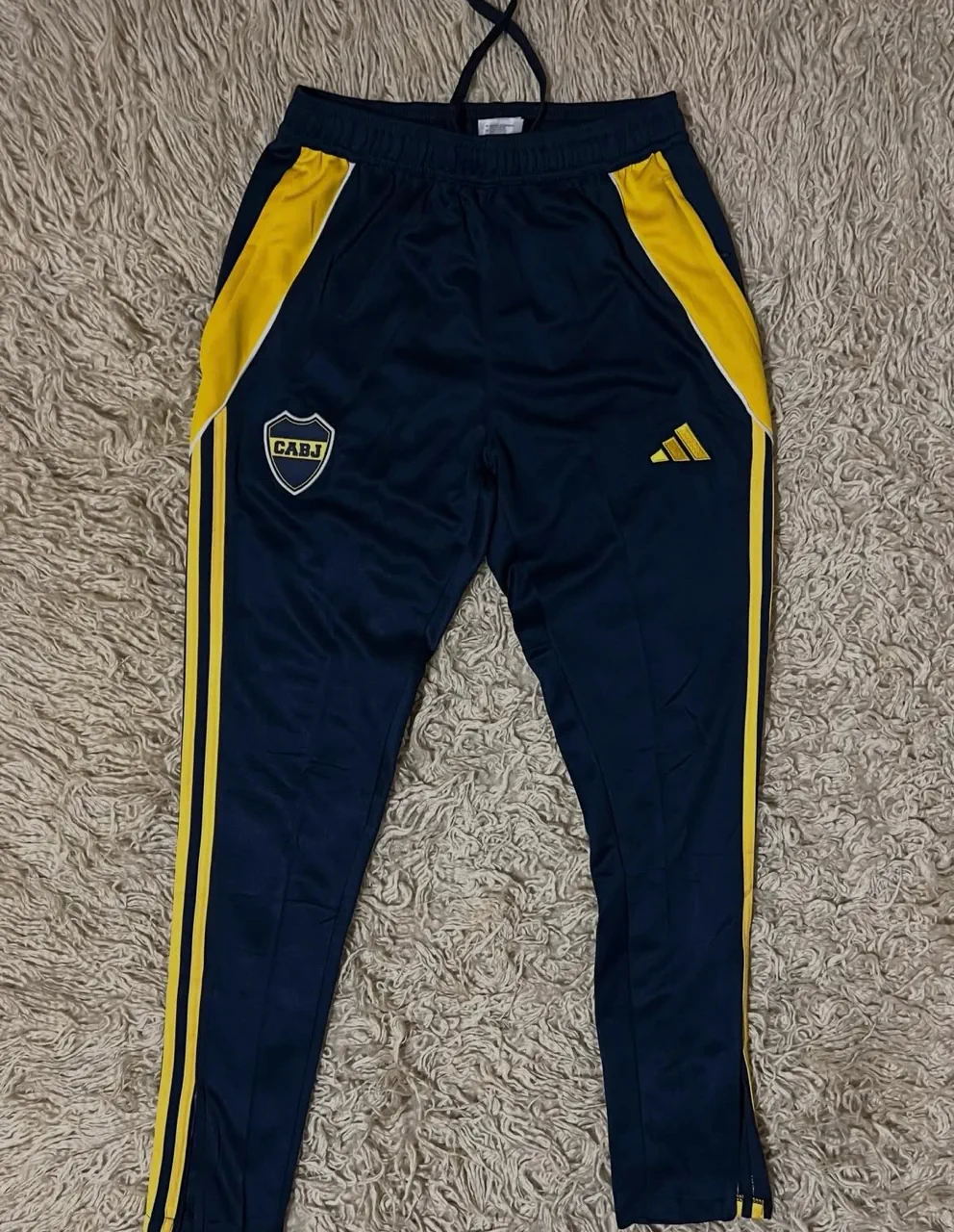 Pantalón adidas · Talle M