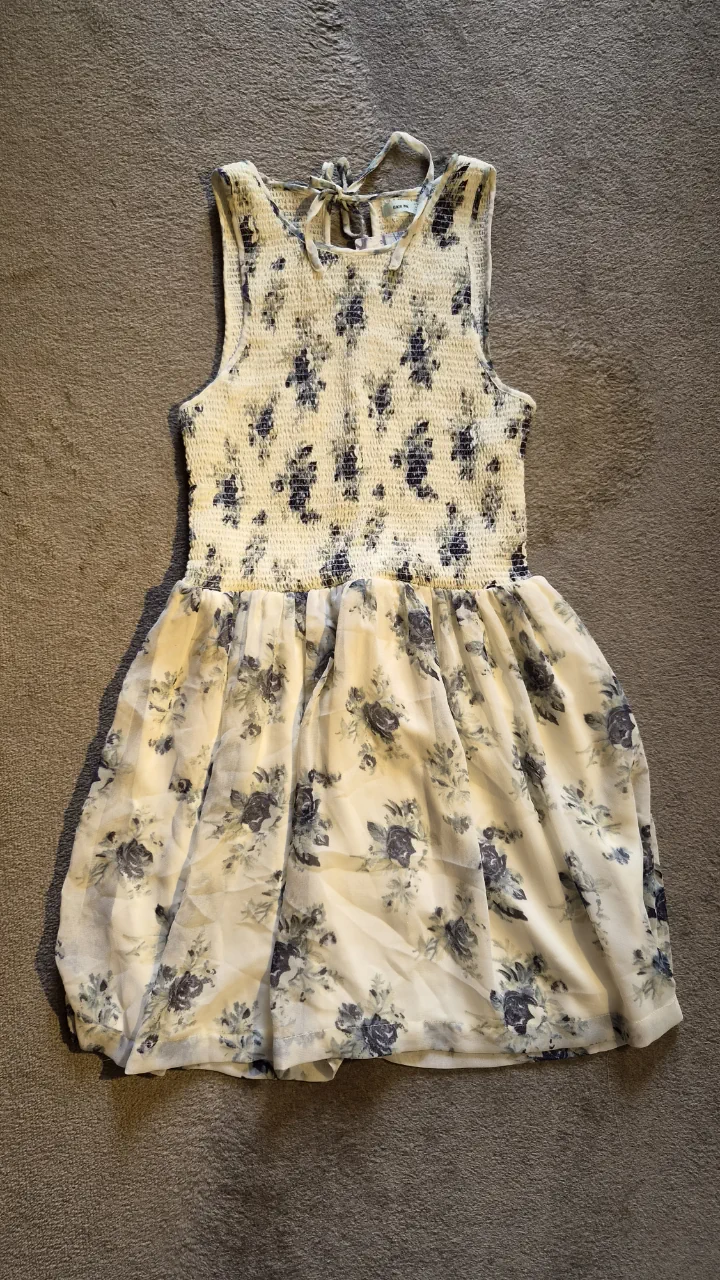 Vestido Urban Outfitters · Talle M
