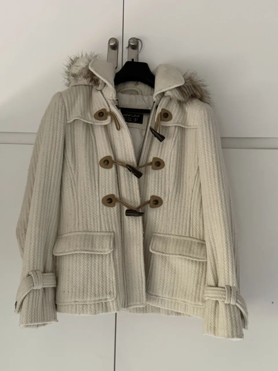 Tapado GUESS · Talle L