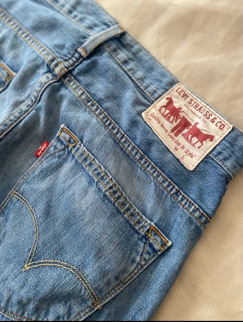 Levi's · Talle US 42