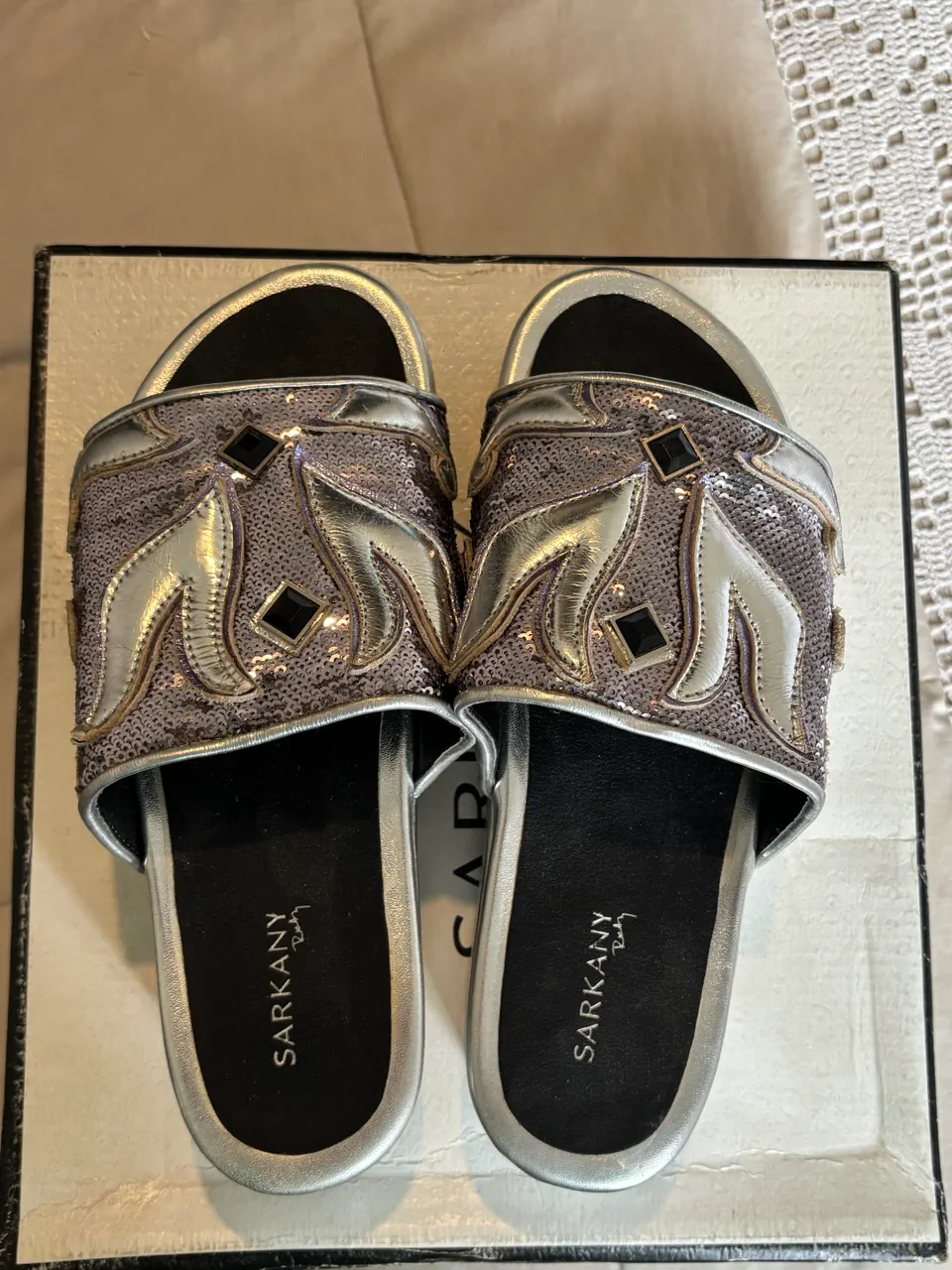 Ojotas Sarkany - imagen 1