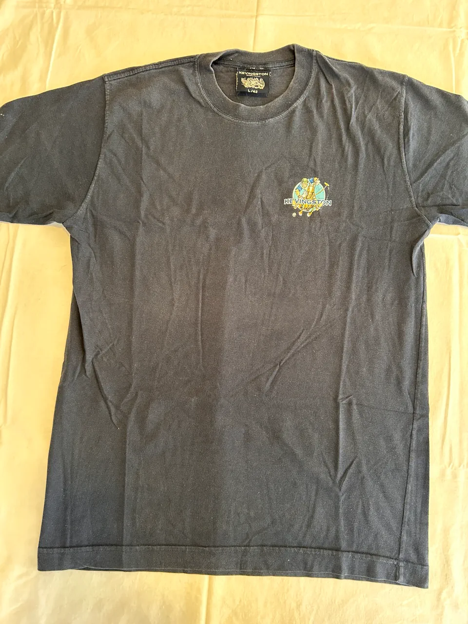 Remera Kevingston · Talle L