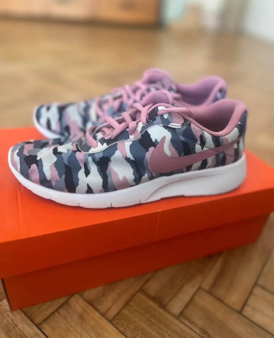 Nike · Talle AR 38