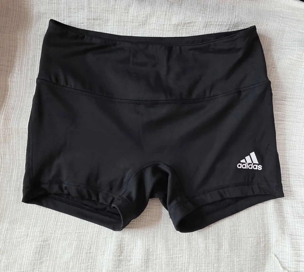 adidas · Talle M