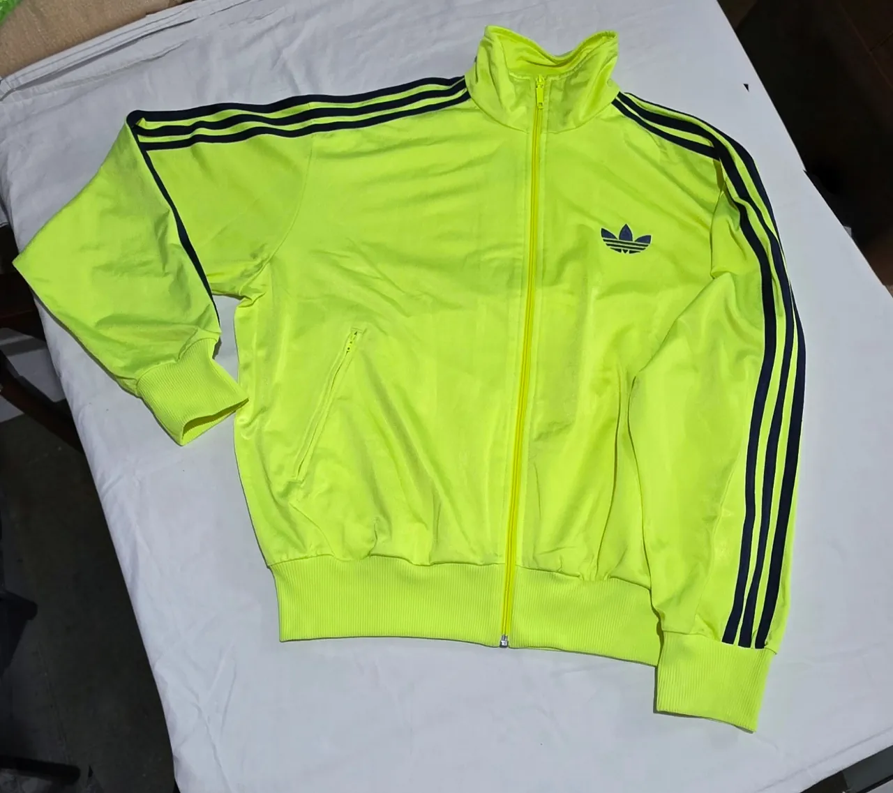 adidas · Talle L
